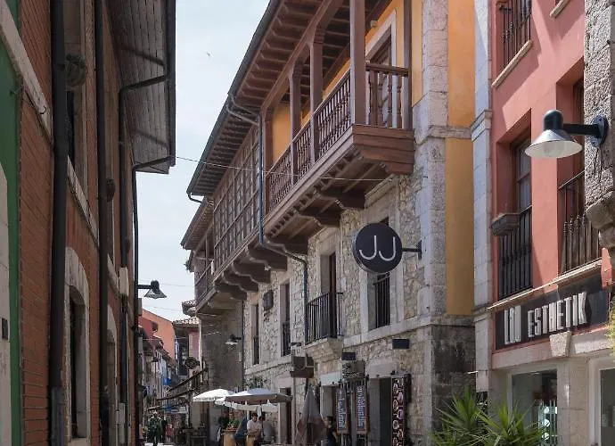 Calle Mayor 23 *